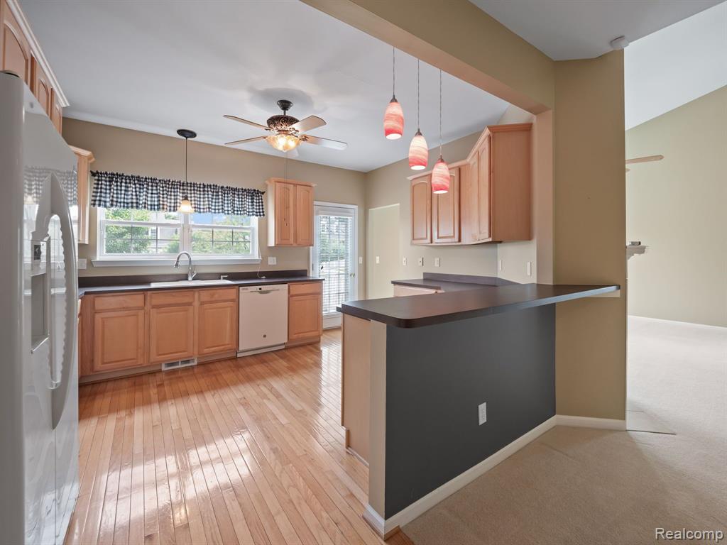 694 W BLUFF, Rochester Hills, MI 48307 — Photo 12