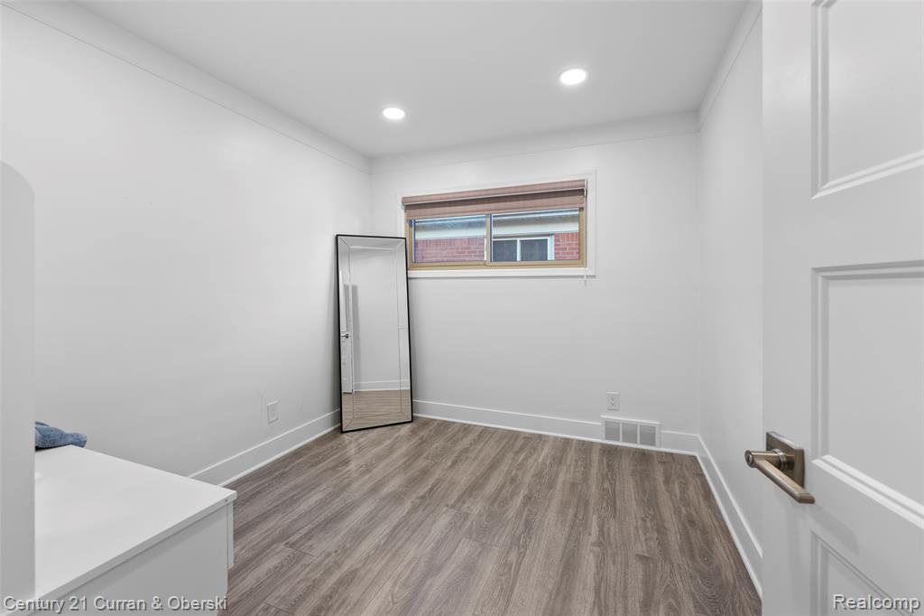 4008 Katherine Street, Dearborn Heights, MI 48125 — Photo 16