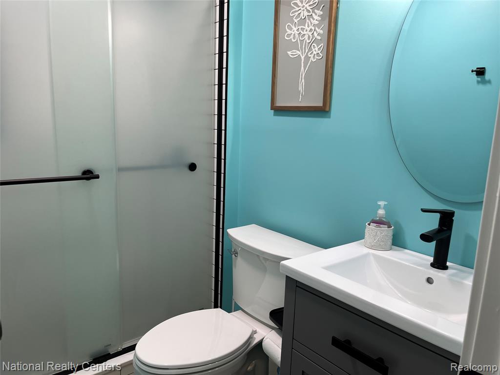 15719 Golden Drive, Macomb, MI 48044 — Photo 11