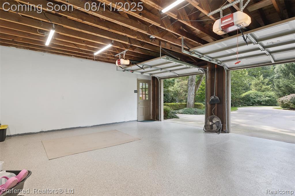 562 Burns Road, Milford, MI 48381 — Photo 37