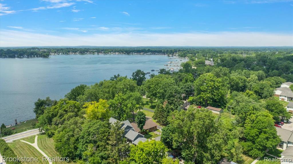 1167 E Lake Drive, Novi, MI 48377 — Photo 2
