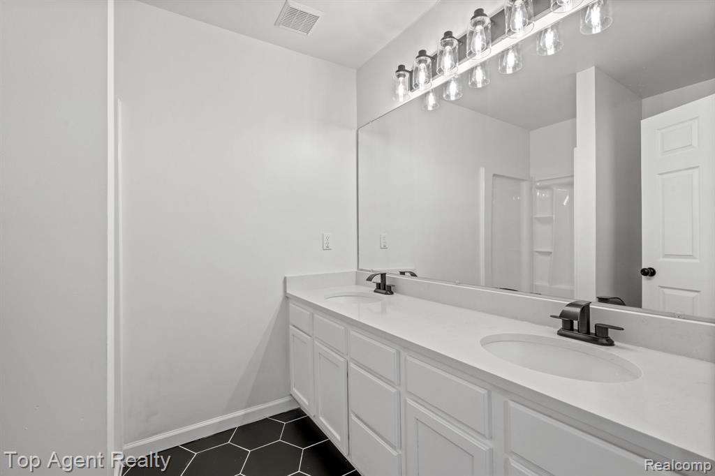42773 Maude Court, Van Buren, MI 48111 — Photo 23