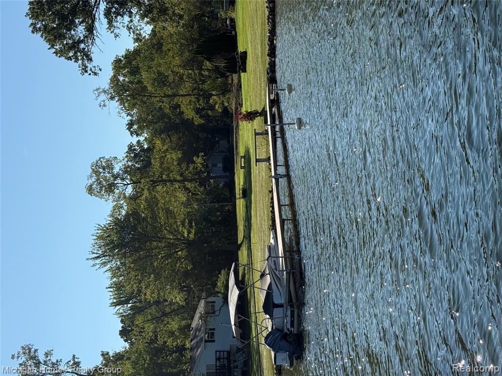 2910 LOON Drive, Wixom, MI 48393 — Photo 13