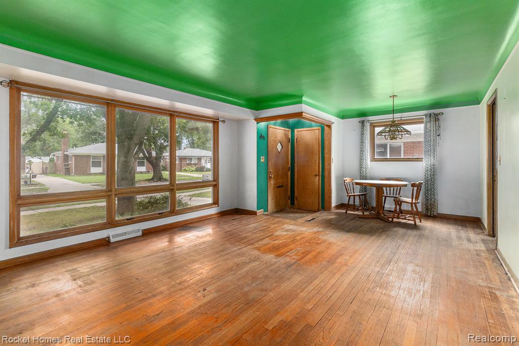 915 Englewood Avenue, Royal Oak, MI 48073 — Photo 5