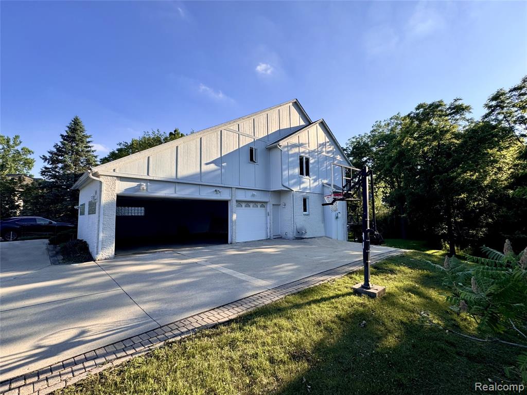 6358 Golden Lane, West Bloomfield, MI — Photo 60
