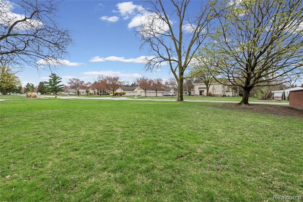 24762 Bashian Drive, Novi, MI — Photo 27