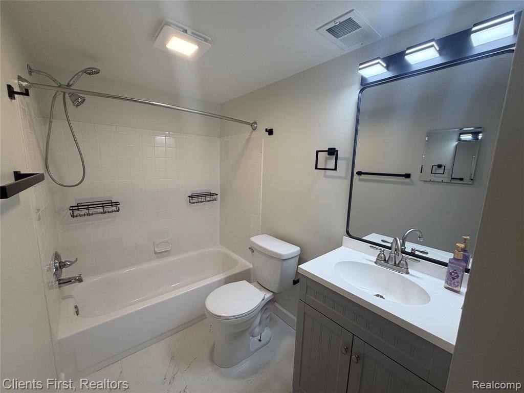 204 Princeton Drive, South Lyon, MI 48178 — Photo 22