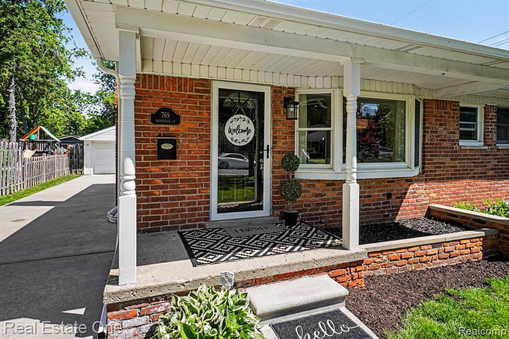 769 Manordale Court, Milford, MI 48381 — Photo 3