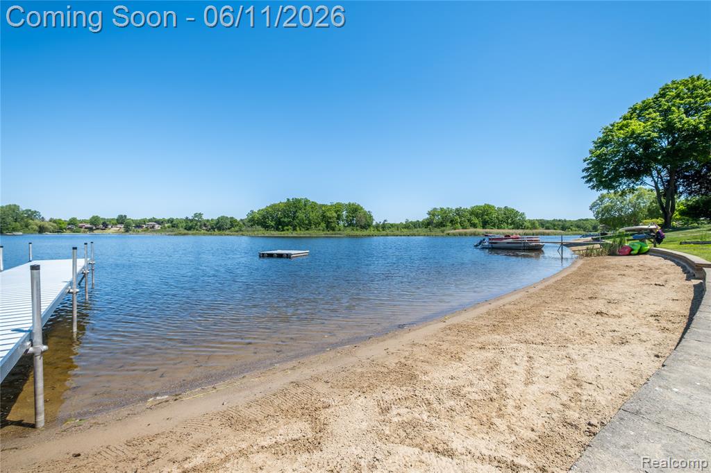 1154 Lake Valley Drive, Fenton, MI 48430 — Photo 49