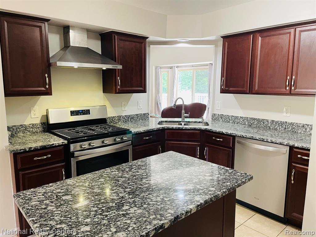 46369 SPRINGHILL Drive, Shelby Twp, MI 48317 — Photo 5