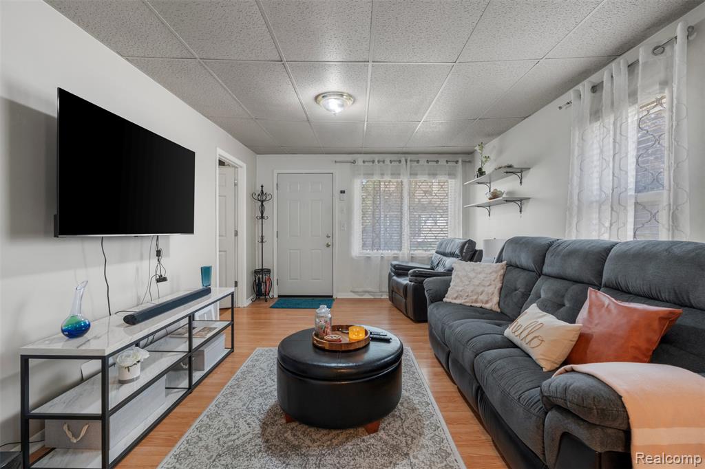 8431 Roseland Court, Oak Park, MI 48237 — Photo 5