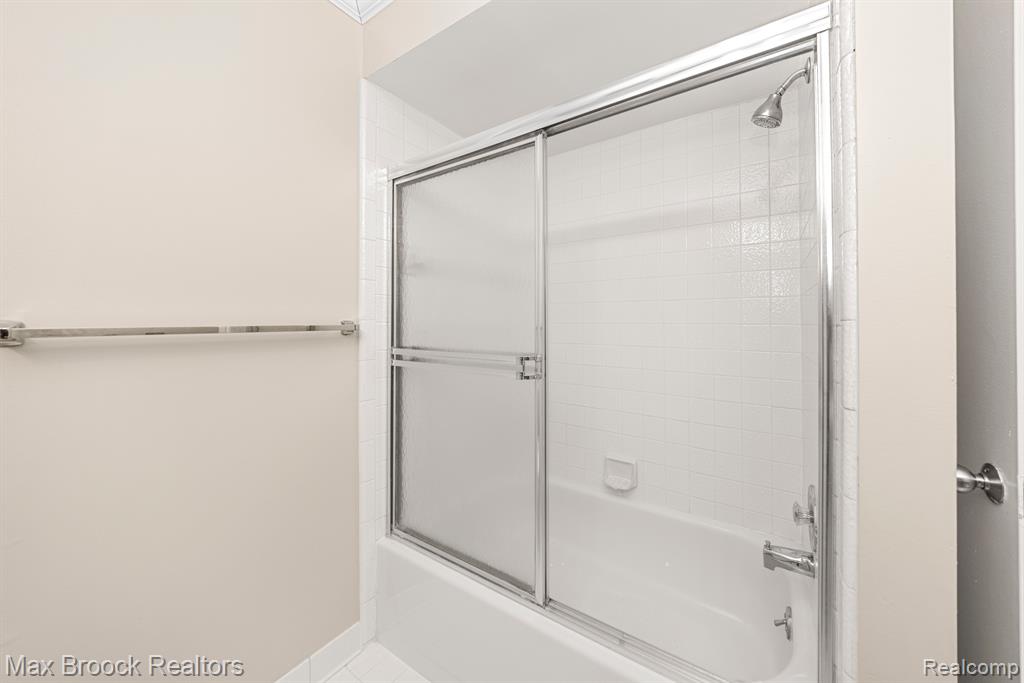 6689 W Ridgefield Circle, West Bloomfield, MI — Photo 27