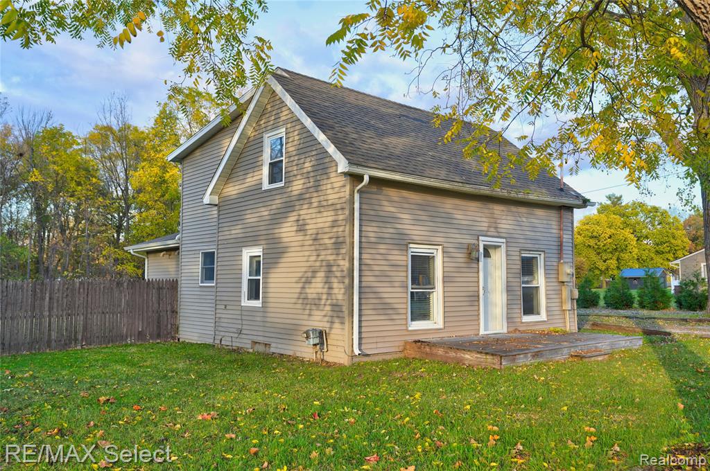 631 Center Street, Chesaning, MI 48616 — Photo 2