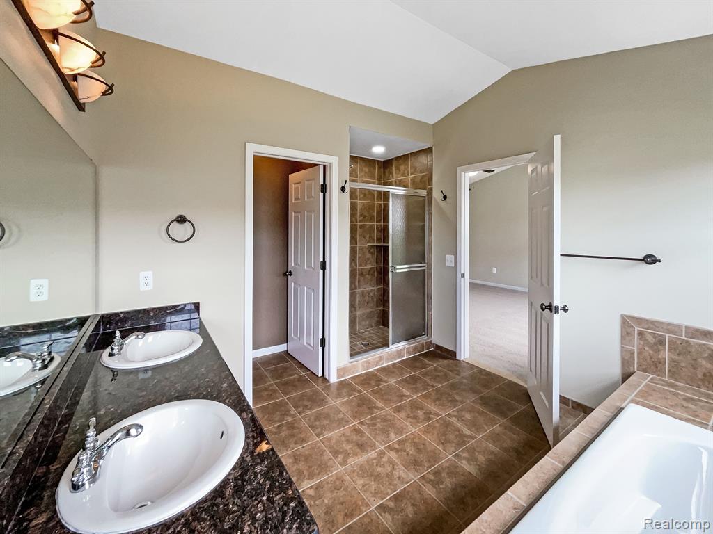 41140 MAPLEWOOD Drive, Canton, MI 48187 — Photo 16