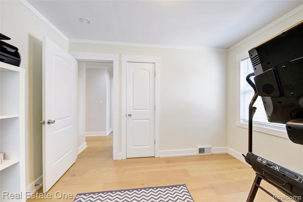 8126 Dale Street, Dearborn Heights, MI 48127 — Photo 44