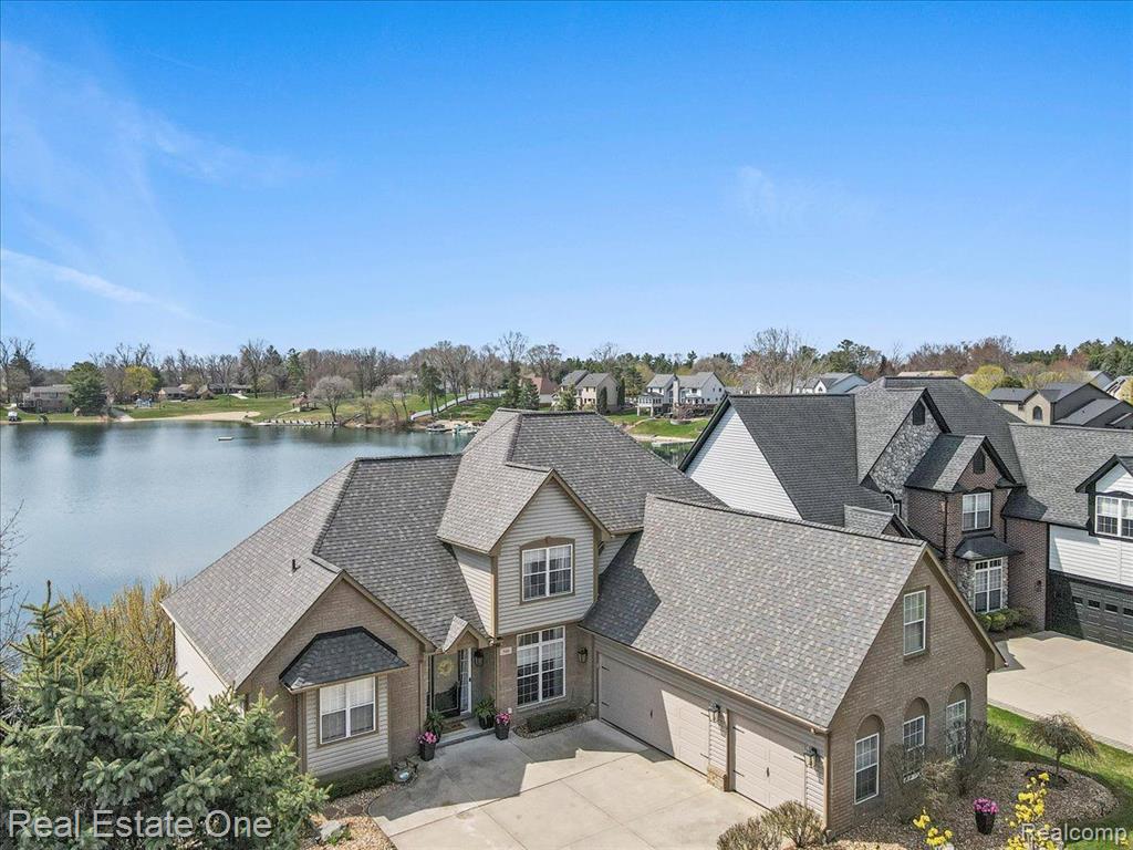 566 BAY POINTE Drive, Oxford, MI 48371 — Photo 4