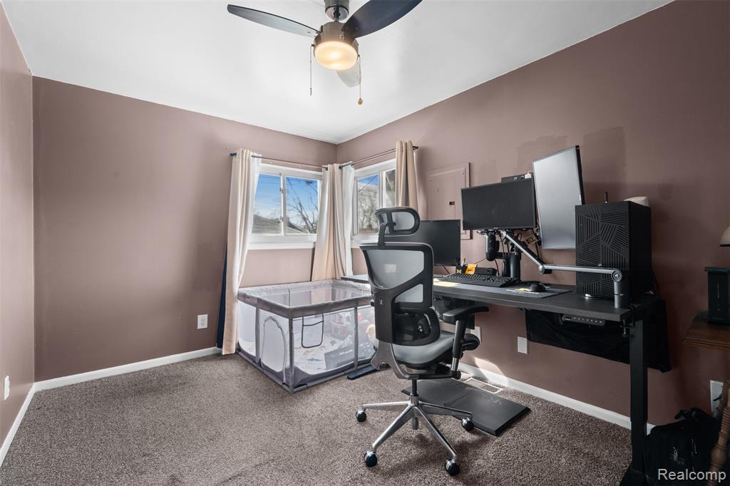 592 E Dallas Avenue, Madison Heights, MI 48071 — Photo 17