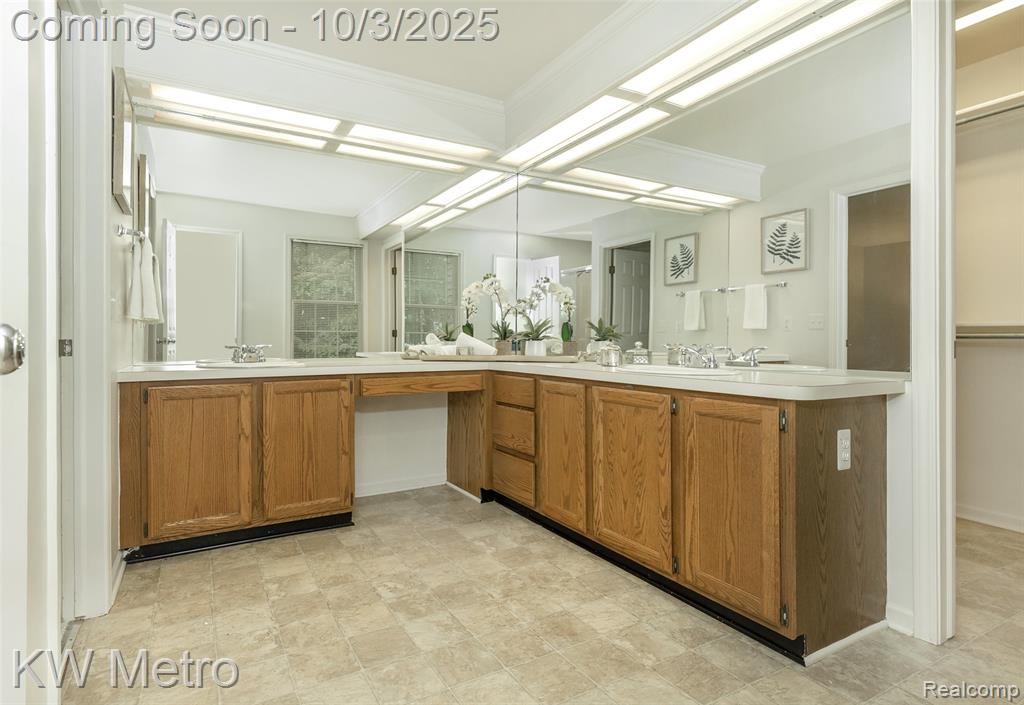 435 Thornridge Court, Rochester Hills, MI 48307 — Photo 26