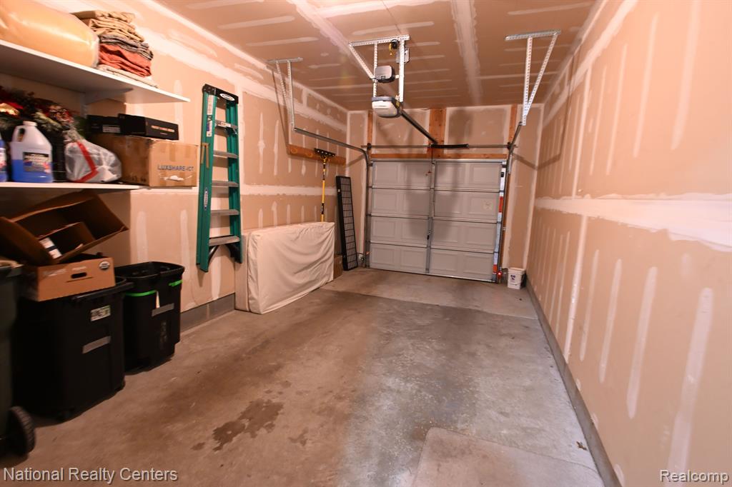 40564 BLYTHEFIELD Lane, Canton, MI 48188 — Photo 32