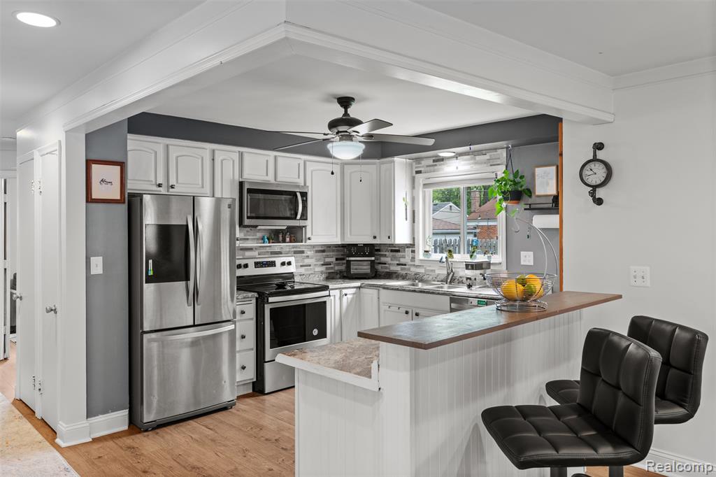 926 Parliament Avenue, Madison Heights, MI 48071 — Photo 9