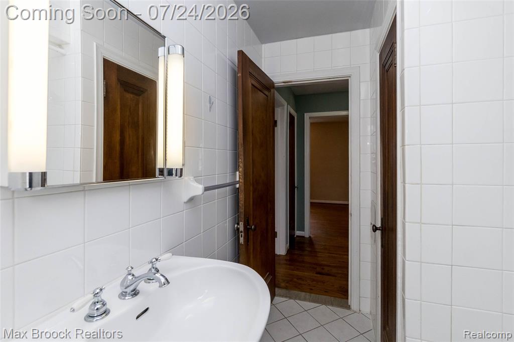 1090 Cambridge Road, Berkley, MI 48072 — Photo 16
