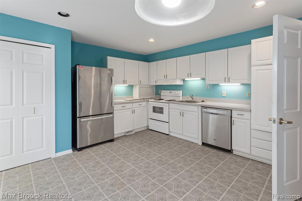 21394 Magnolia Court, 7, Farmington Hills, MI 48336 — Photo 4