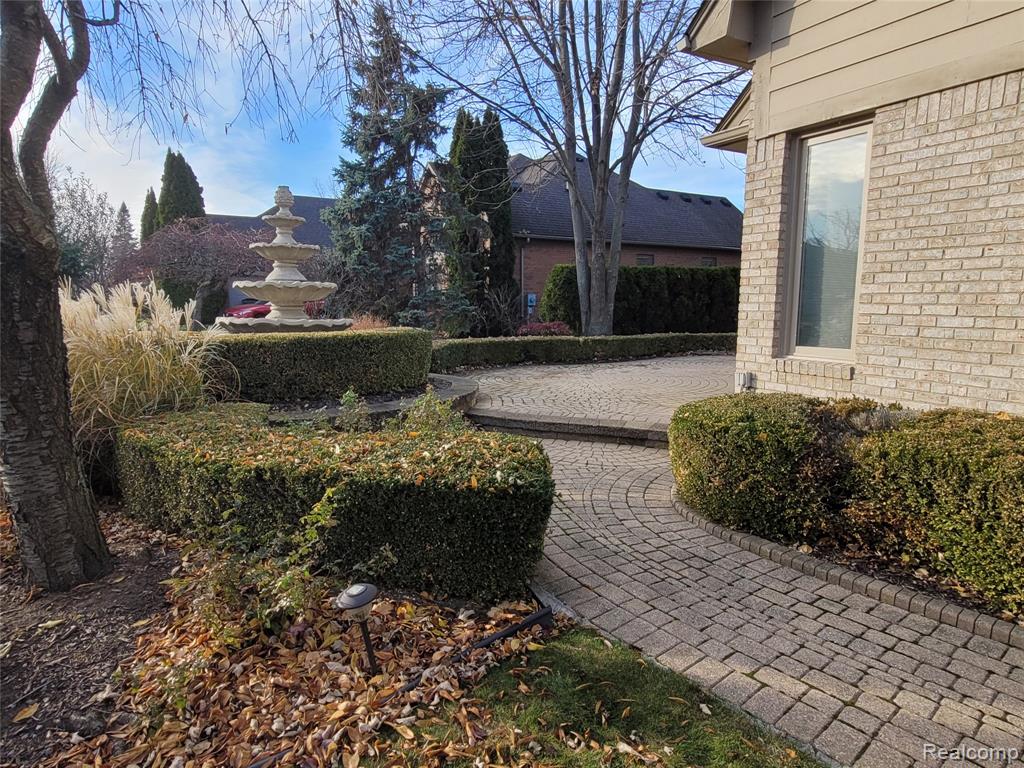 48205 Conifer Drive, Shelby Twp, MI 48315 — Photo 4