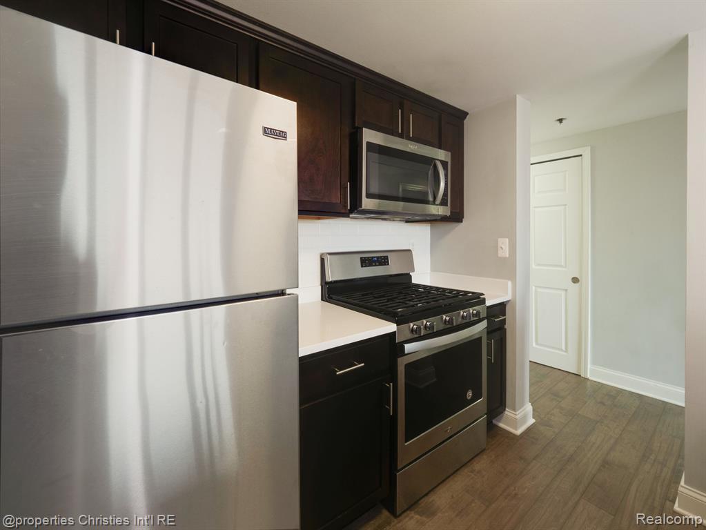 250 E Harbortown Drive, 805, Detroit, MI 48207 — Photo 10