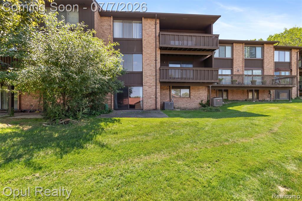 3961 Chablis Street, West Bloomfield, MI 48323 — Photo 40