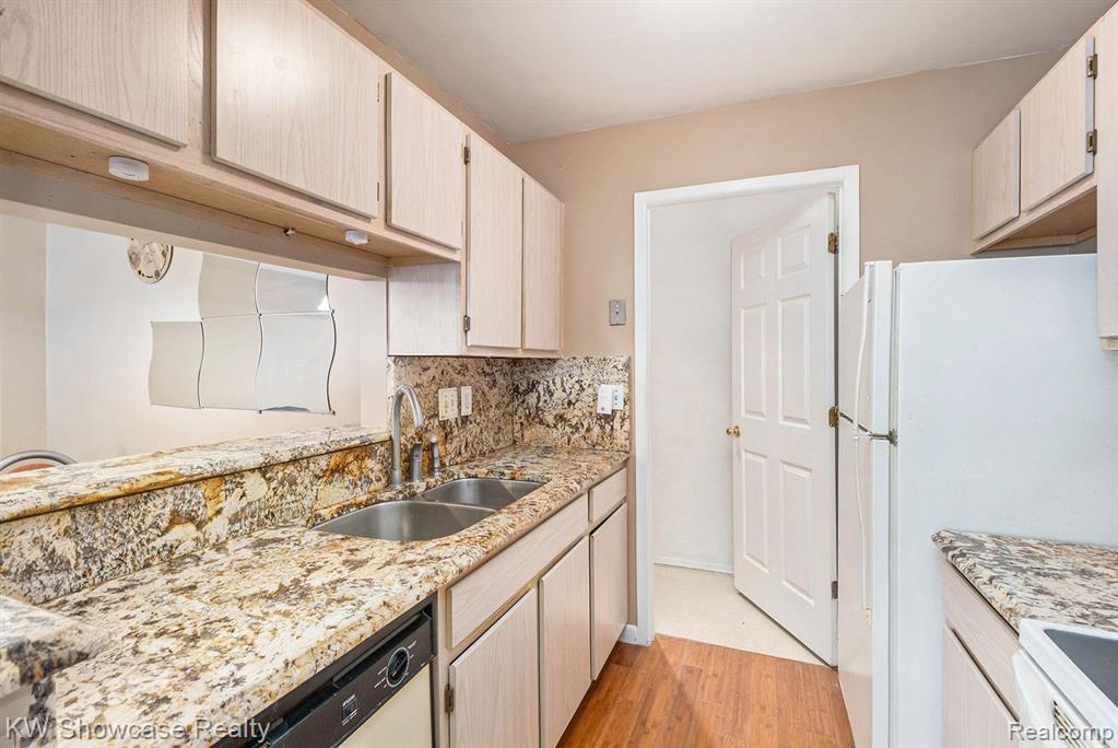 22123 ATLANTIC POINTE, Farmington Hills, MI 48336 — Photo 10
