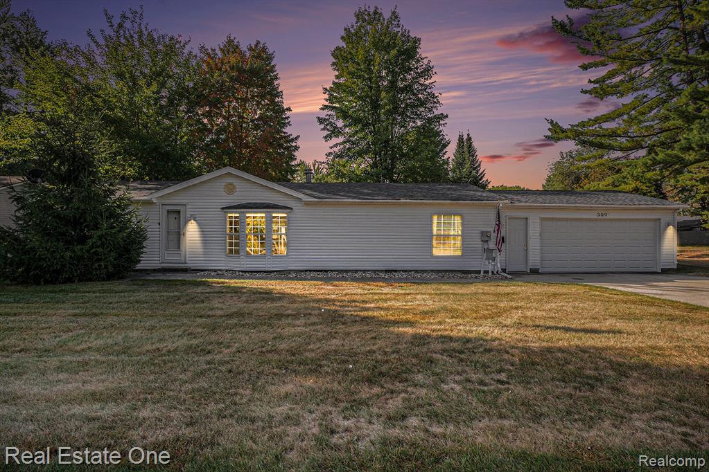 309 W 5th Street, Gladwin, MI 48624 — Photo 2