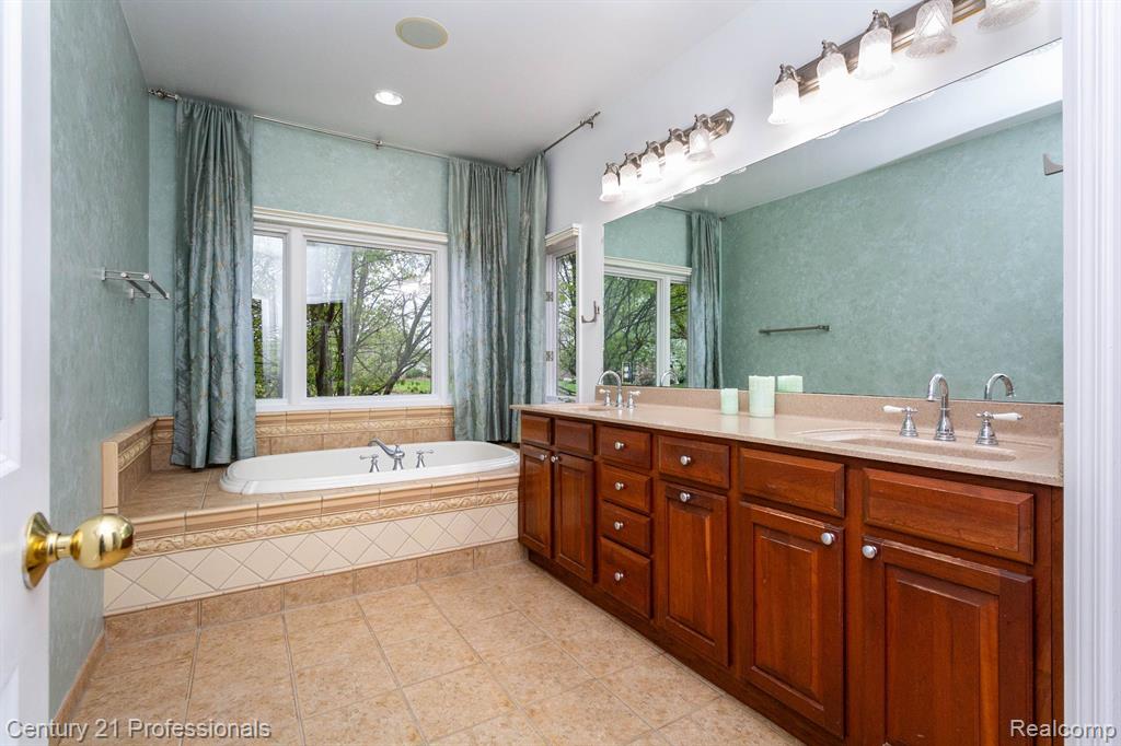 685 Dornoch Drive, Ann Arbor, MI 48103 — Photo 16