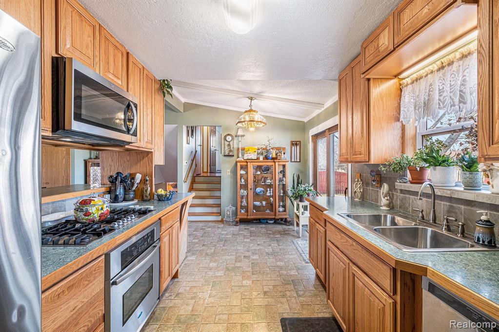 6063 E MAPLE Avenue, Grand Blanc, MI 48439 — Photo 9