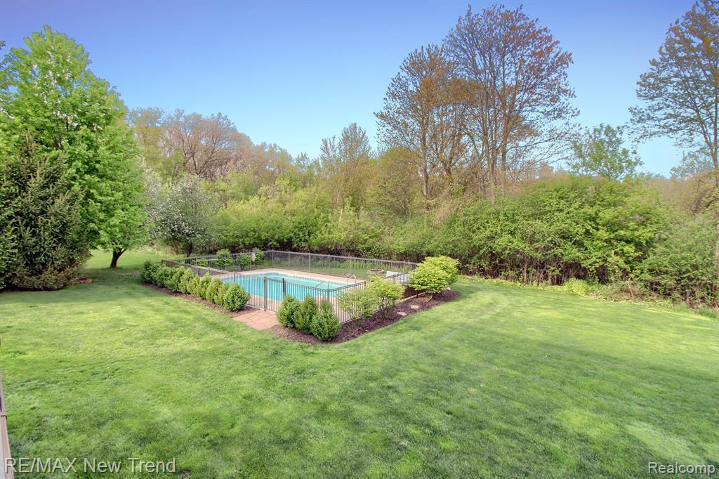9457 DALEVIEW Drive, South Lyon, MI 48178 — Photo 41