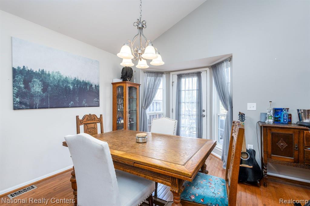 4024 RAVENSFIELD Drive, Canton, MI 48188 — Photo 6
