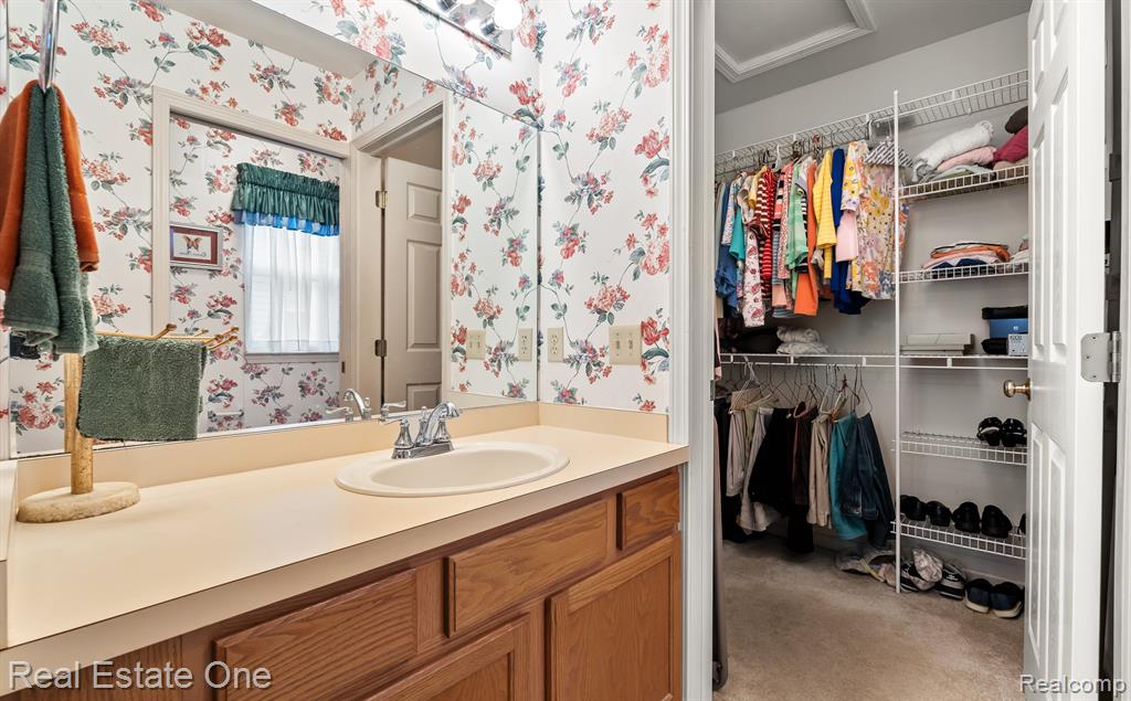 907 CALPERNIA, 29, Wixom, MI 48393 — Photo 11