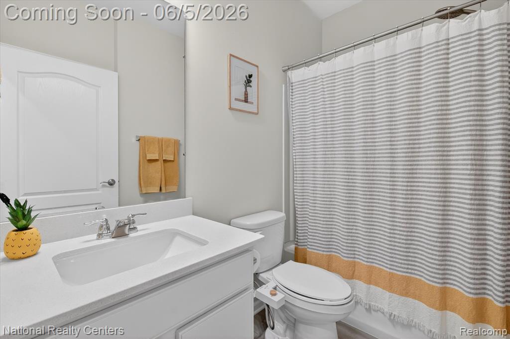 38681 Chasewood Court, Farmington, MI 48335 — Photo 19