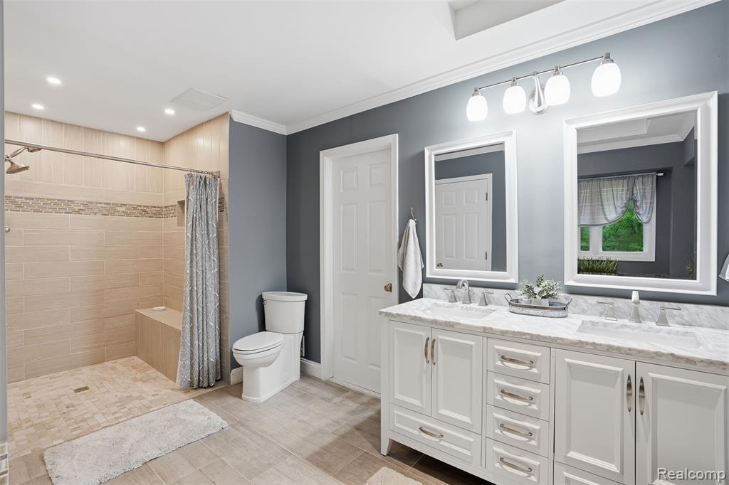 8235 Ironwood Drive, Pinckney, MI 48169 — Photo 18
