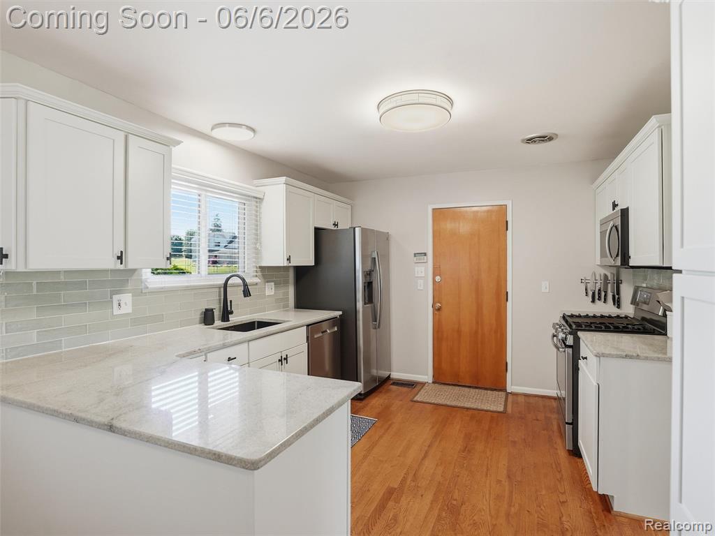 6623 Pine Eagle Lane, West Bloomfield, MI — Photo 9