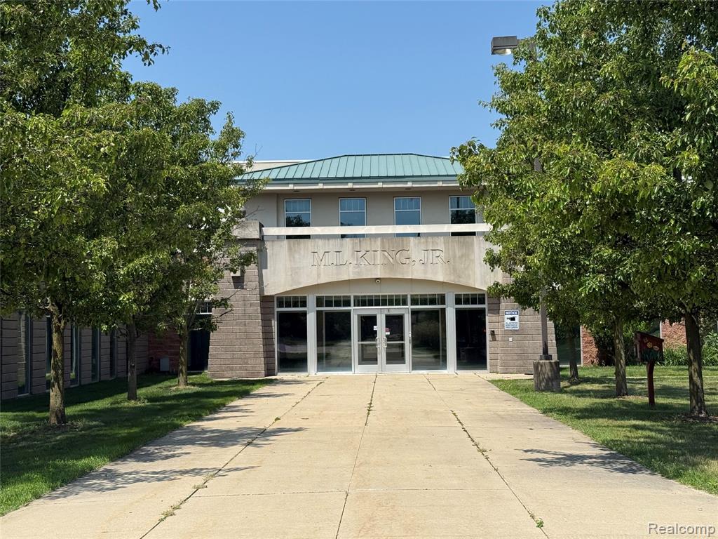 570 Clinton River Drive, Mount Clemens, MI 48043 — Photo 28