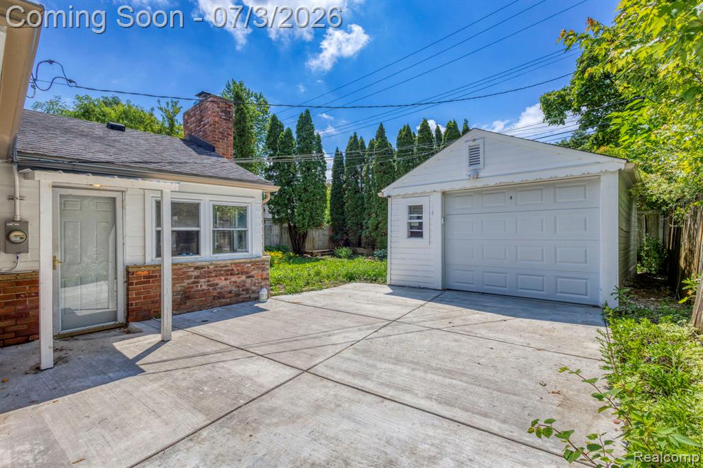 4335 W 14 Mile Road, Royal Oak, MI 48073 — Photo 11