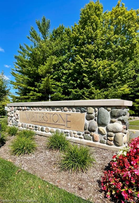 778 W Peninsula Court, Oxford, MI, 48371