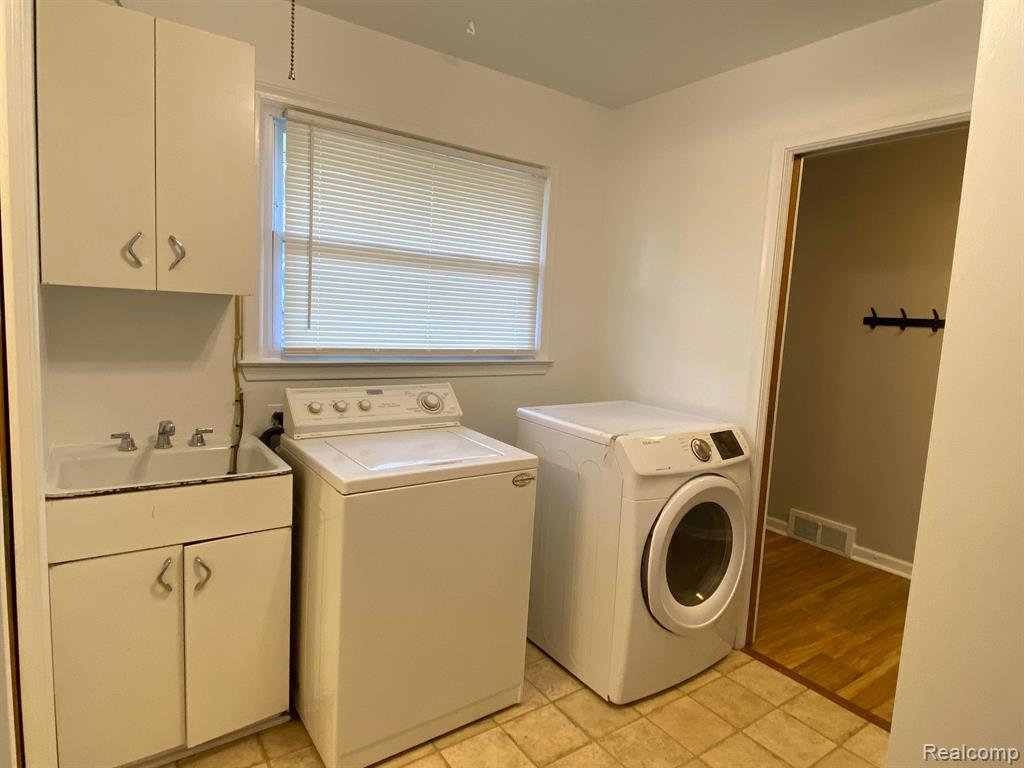 5035 S CLUNBURY Road, West Bloomfield, MI — Photo 11