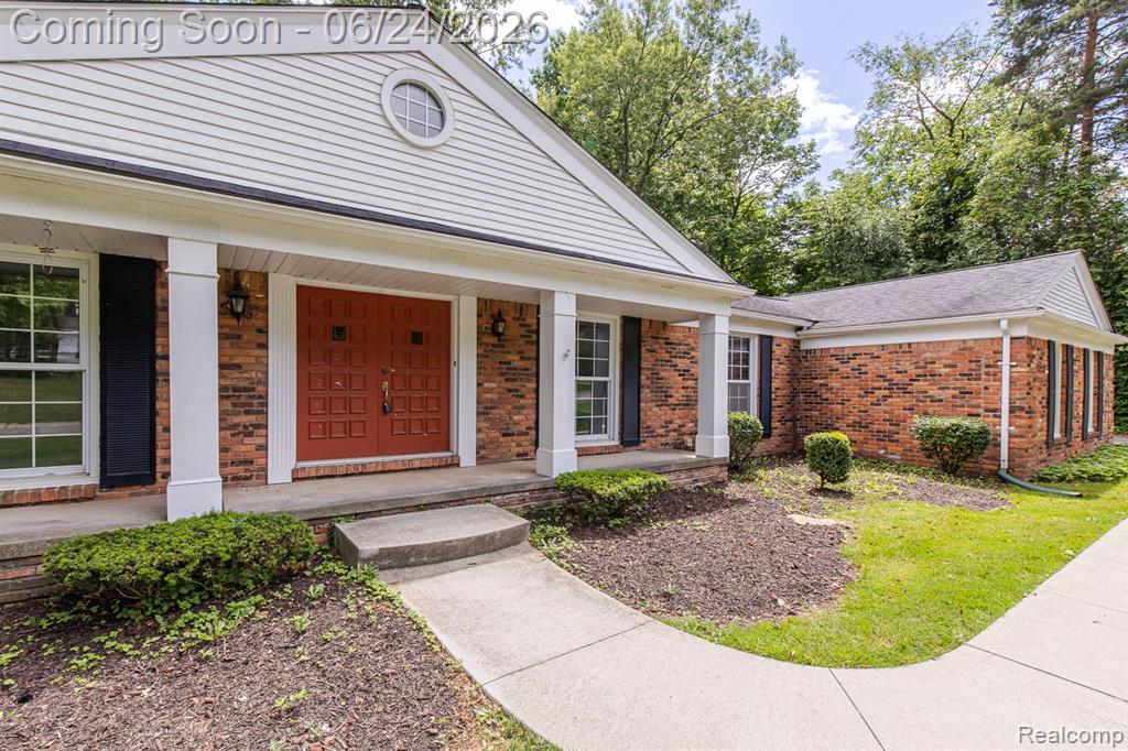 710 Basswood Drive, Rochester Hills, MI 48309 — Photo 3