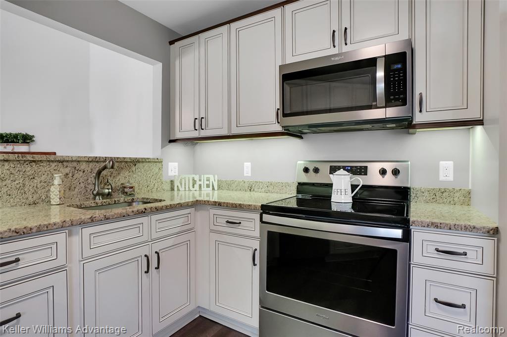 2750 Maple Forest Drive, Wixom, MI 48393 — Photo 6