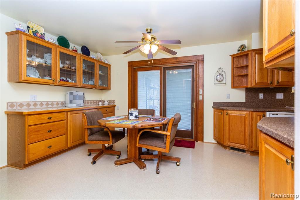 772 Robbinann Drive, Waterford, MI 48328 — Photo 9