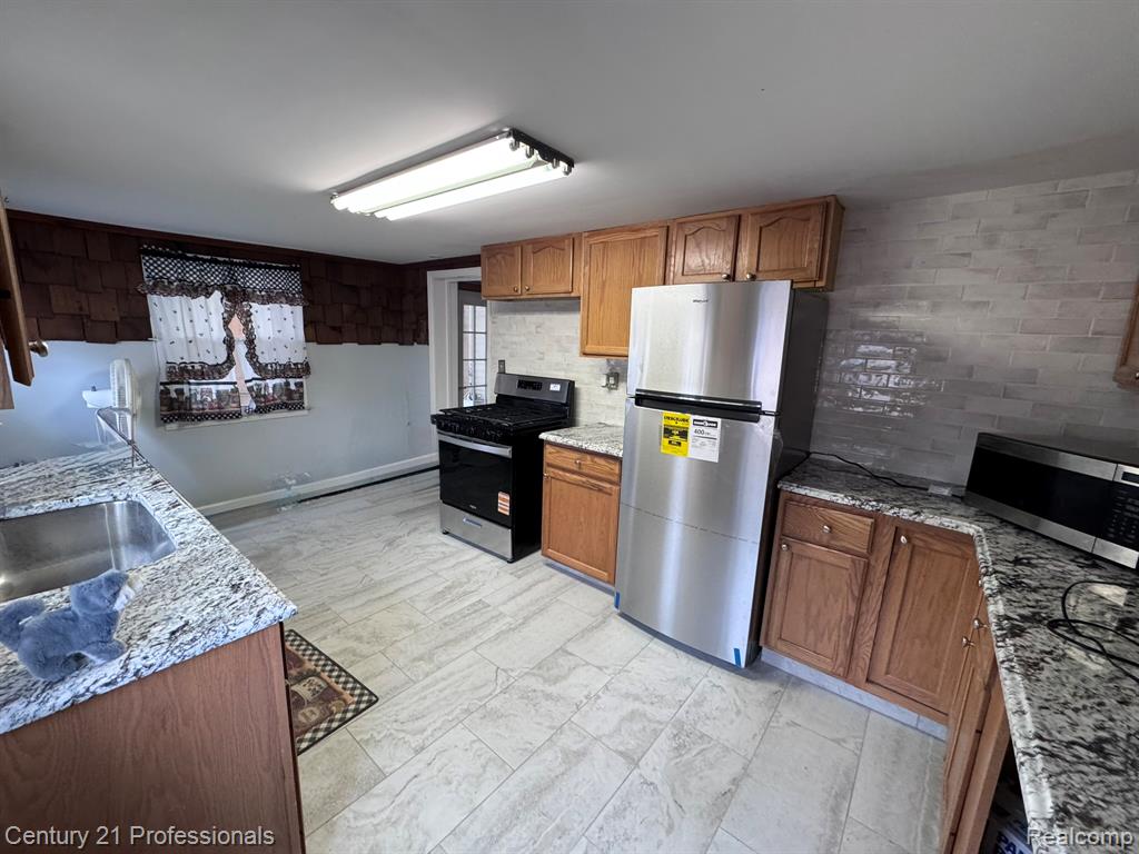 2021 W Rose Center Road, Holly, MI 48442 — Photo 19