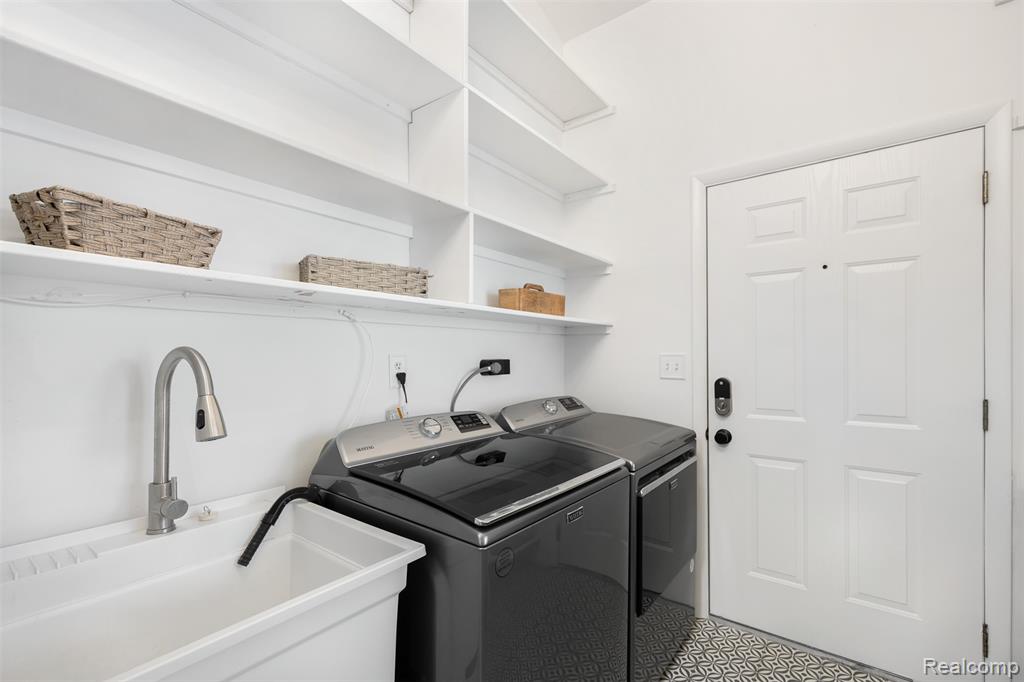 686 Peninsula Court, Ann Arbor, MI 48105 — Photo 17
