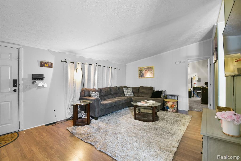 2330 CHARTER OAK Court, Newport, MI 48166 — Photo 4