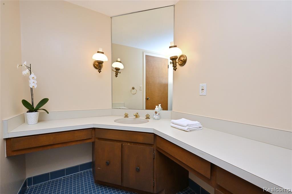 6011 Pebble Lane Court, West Bloomfield, MI — Photo 21